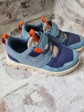 On Unisex-Child Cloud Play (Little Kid) Sneaker Size 13